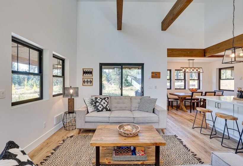 Cozy Cabin Nestled At The Base Of Tamarack Resort!