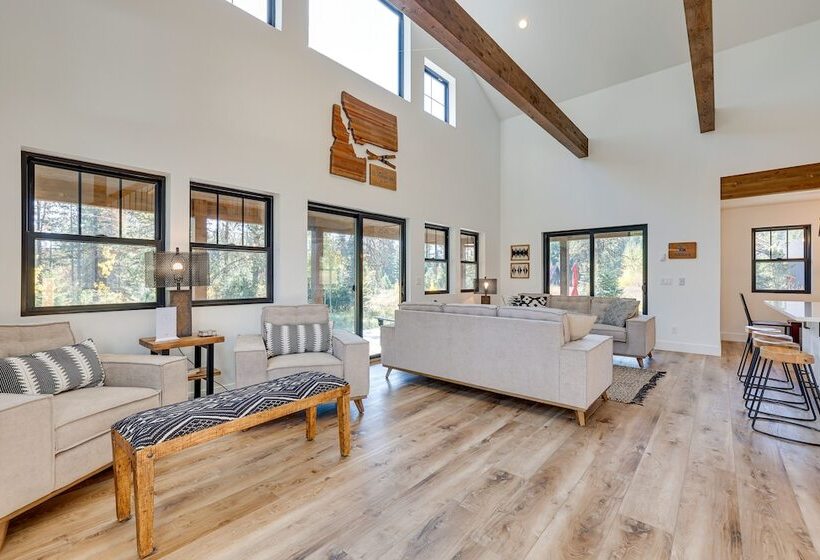 Cozy Cabin Nestled At The Base Of Tamarack Resort!