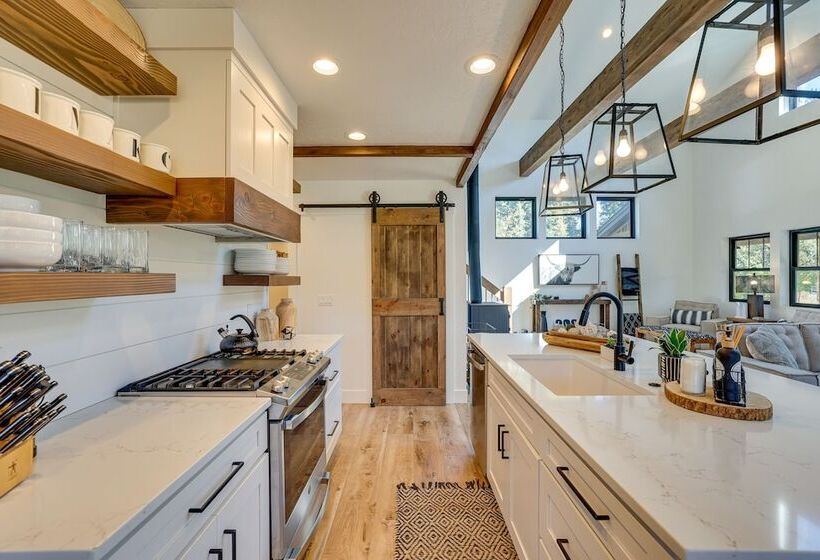 Cozy Cabin Nestled At The Base Of Tamarack Resort!