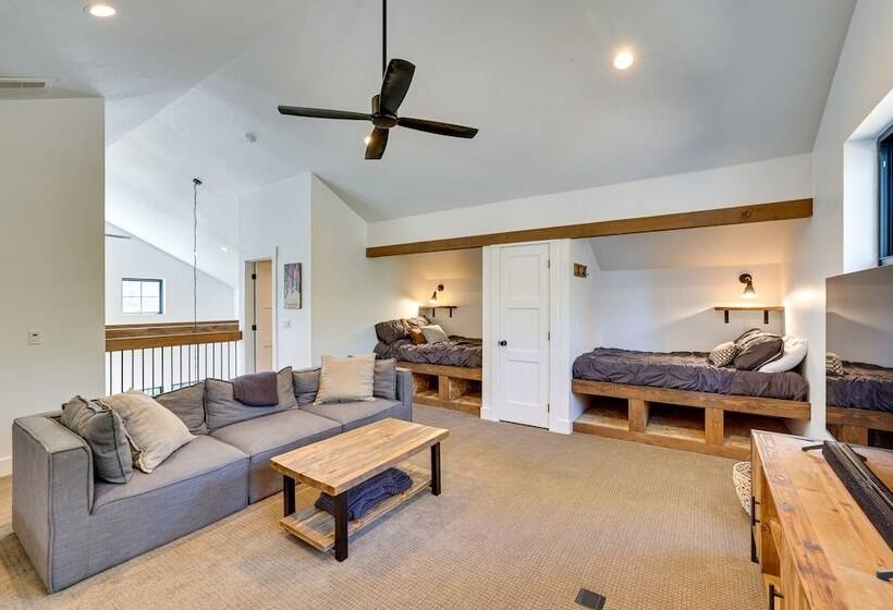 Cozy Cabin Nestled At The Base Of Tamarack Resort!