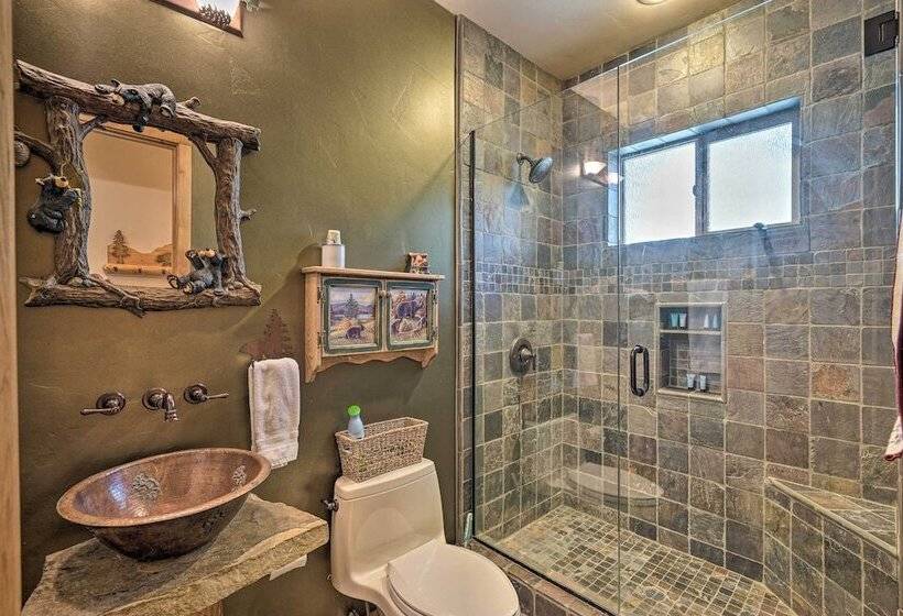 4 Mi To Snow Summit: Cabin W/ Mtn Views & Decks