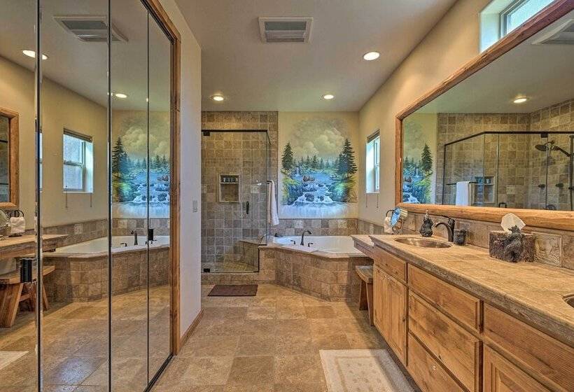 4 Mi To Snow Summit: Cabin W/ Mtn Views & Decks