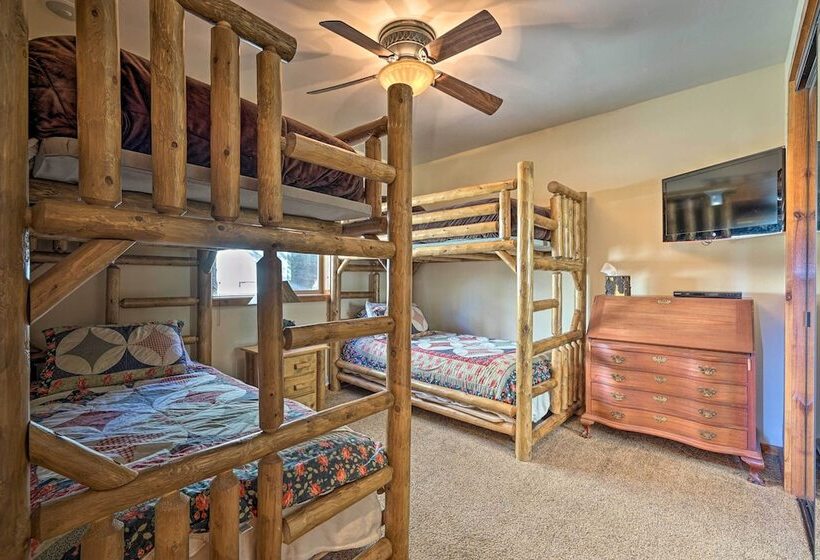 4 Mi To Snow Summit: Cabin W/ Mtn Views & Decks