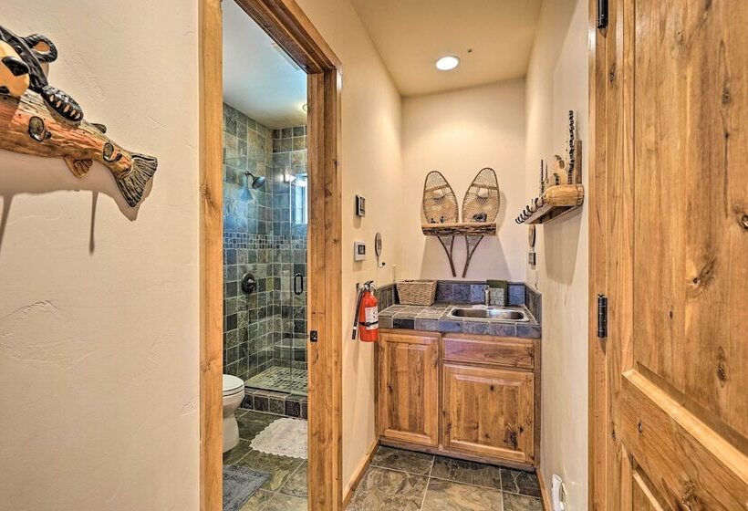 4 Mi To Snow Summit: Cabin W/ Mtn Views & Decks