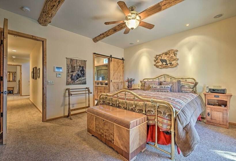 4 Mi To Snow Summit: Cabin W/ Mtn Views & Decks