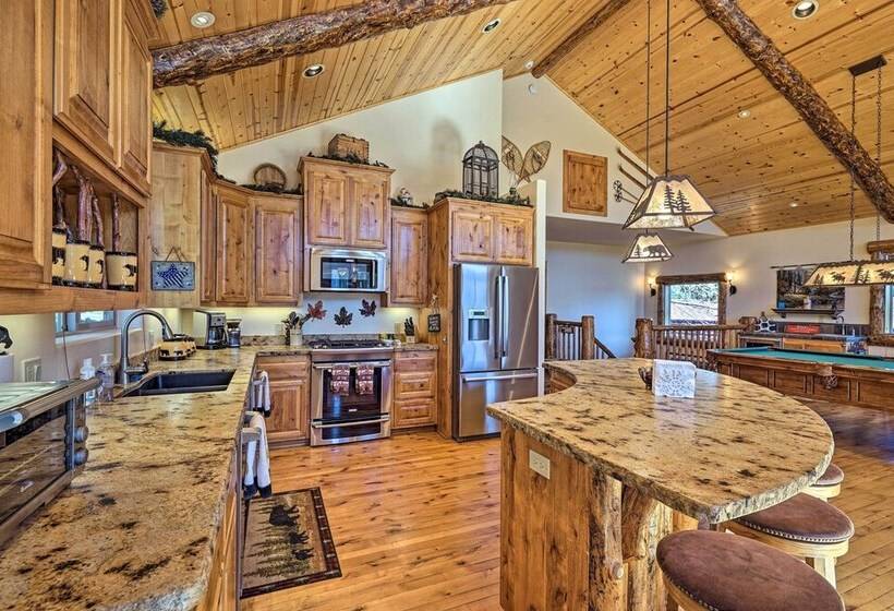 4 Mi To Snow Summit: Cabin W/ Mtn Views & Decks