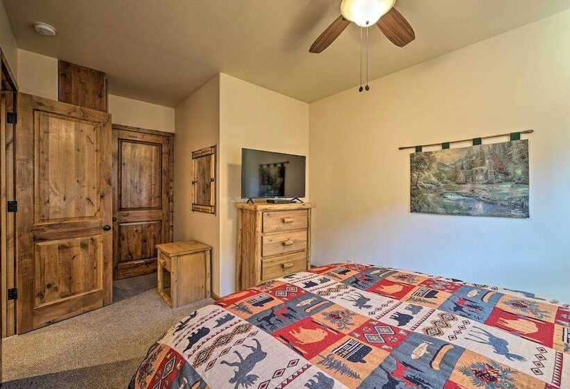 4 Mi To Snow Summit: Cabin W/ Mtn Views & Decks