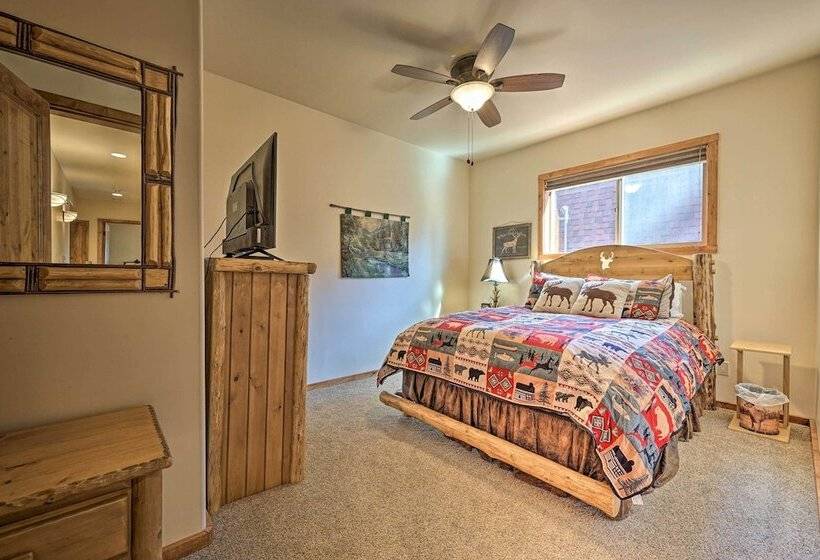 4 Mi To Snow Summit: Cabin W/ Mtn Views & Decks