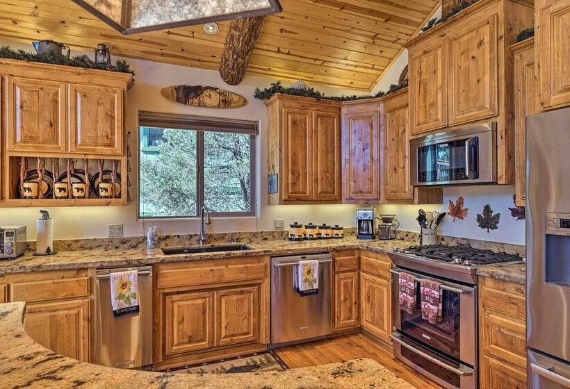 4 Mi To Snow Summit: Cabin W/ Mtn Views & Decks