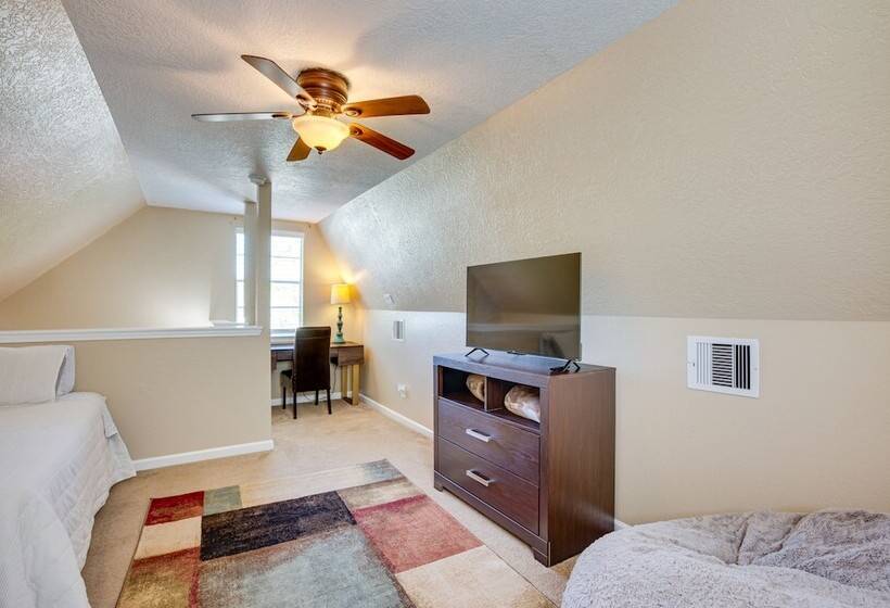 Pet Friendly Conroe Hideaway W/ Porch & Fire Pit