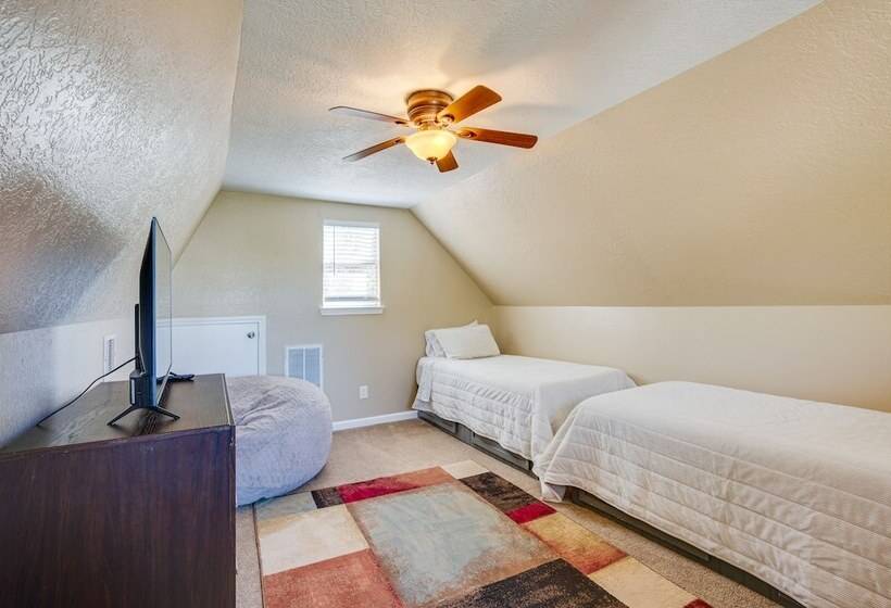 Pet Friendly Conroe Hideaway W/ Porch & Fire Pit