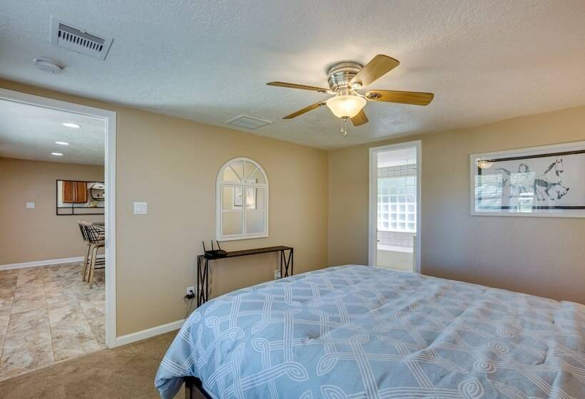 Pet Friendly Conroe Hideaway W/ Porch & Fire Pit