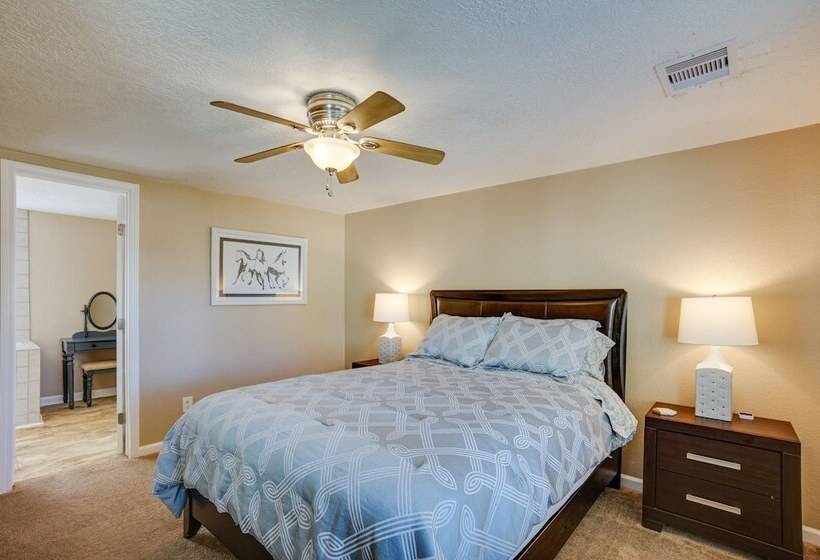 Pet Friendly Conroe Hideaway W/ Porch & Fire Pit