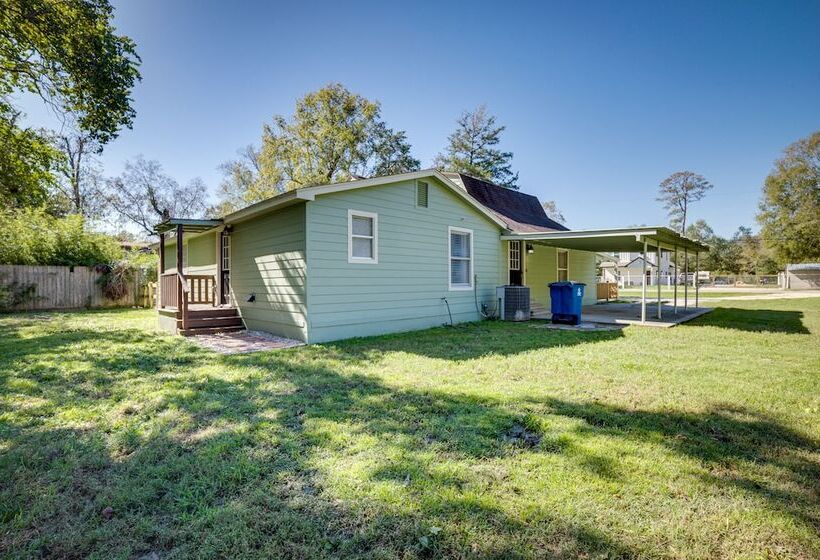 Pet Friendly Conroe Hideaway W/ Porch & Fire Pit