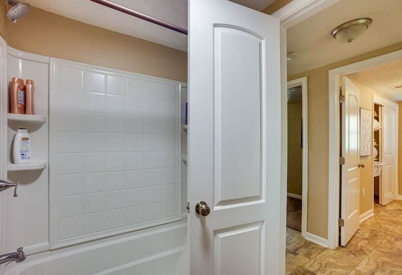 Pet Friendly Conroe Hideaway W/ Porch & Fire Pit