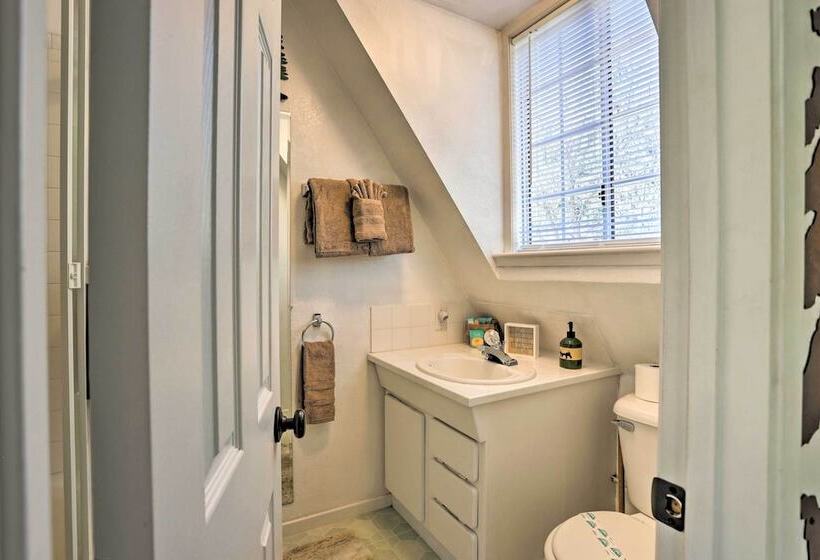 Near Skiing:  The Knotty Pine Cottage  In Big Bear