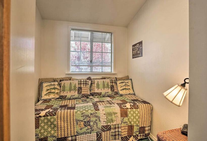 Near Skiing:  The Knotty Pine Cottage  In Big Bear