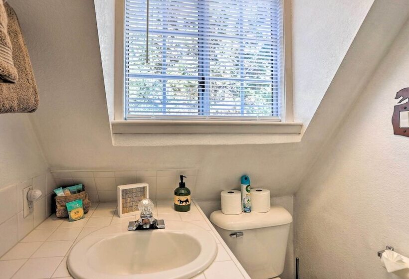 Near Skiing:  The Knotty Pine Cottage  In Big Bear