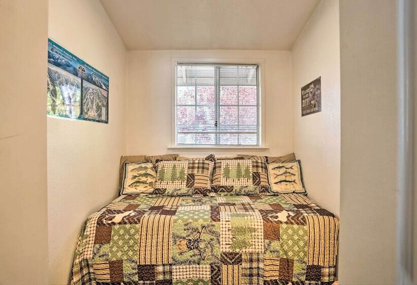 Near Skiing:  The Knotty Pine Cottage  In Big Bear