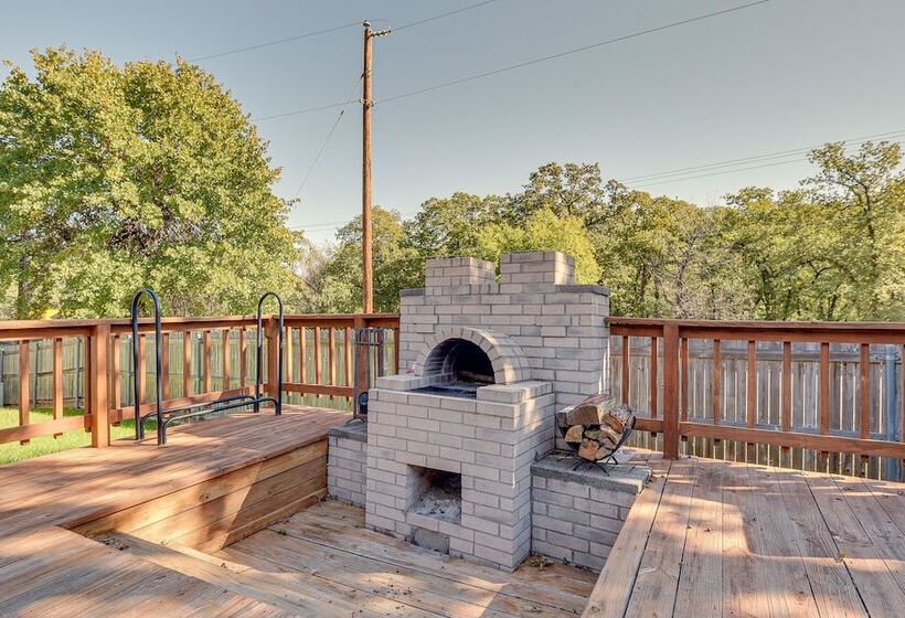 Walk To Water: Cozy Eagle Mountain Lake Home