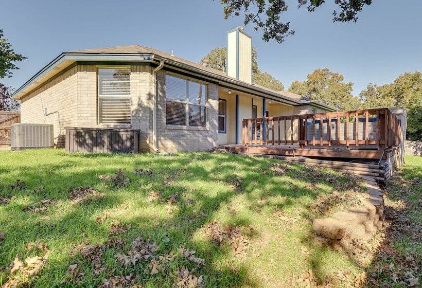 Walk To Water: Cozy Eagle Mountain Lake Home