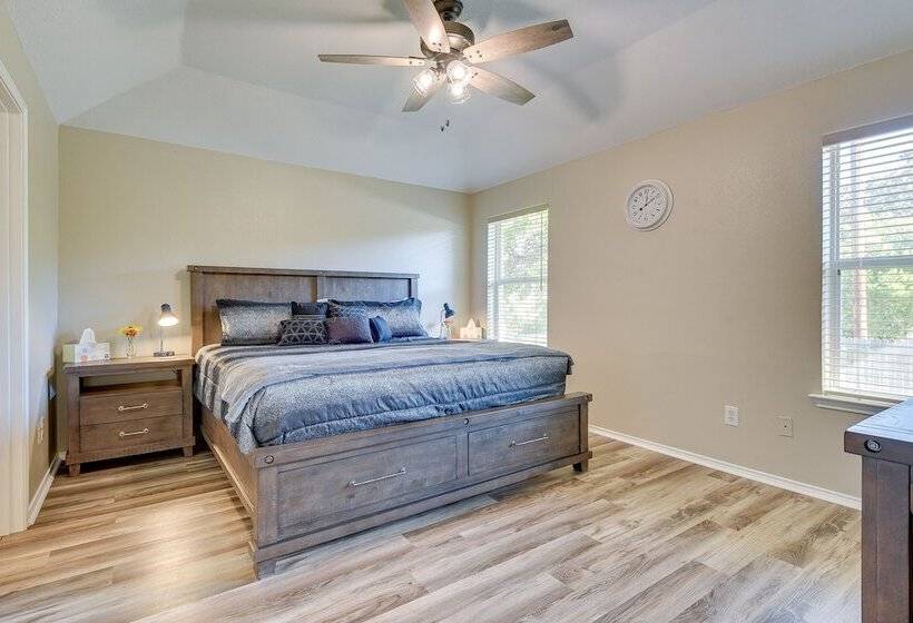 Walk To Water: Cozy Eagle Mountain Lake Home