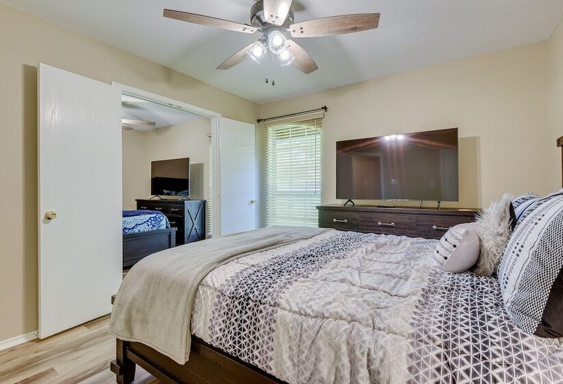 Walk To Water: Cozy Eagle Mountain Lake Home