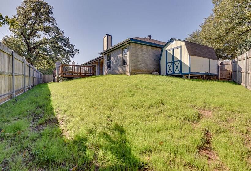 Walk To Water: Cozy Eagle Mountain Lake Home