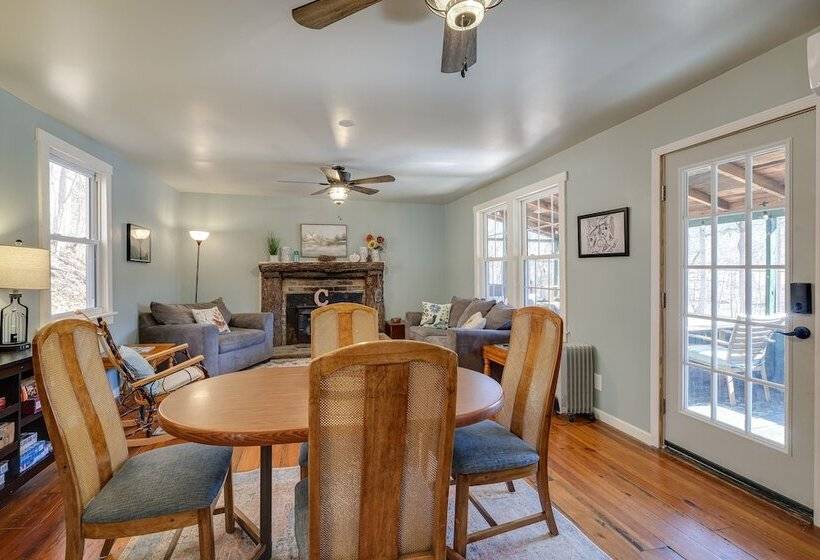 Cozy Eagle Rock Cottage On The Creek W/ Loft!