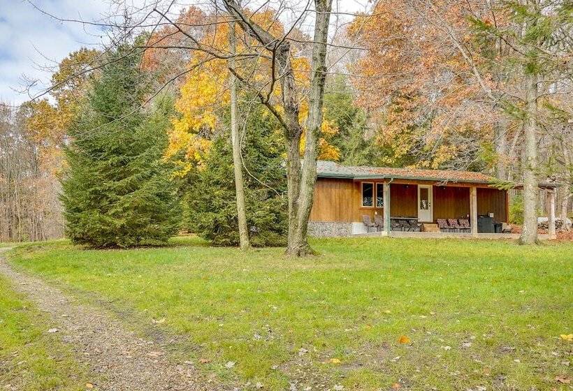 Cozy Howard Cabin: Hike, Hunt + Fish!