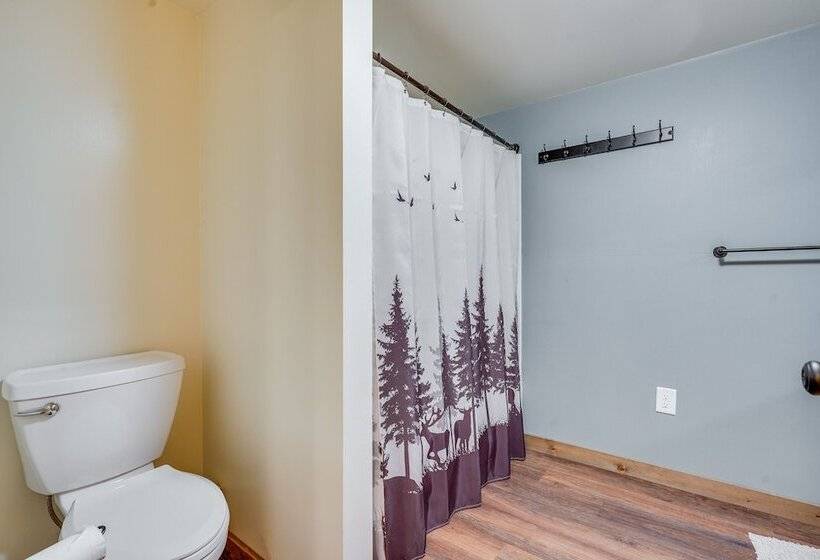 Cozy Howard Cabin: Hike, Hunt + Fish!