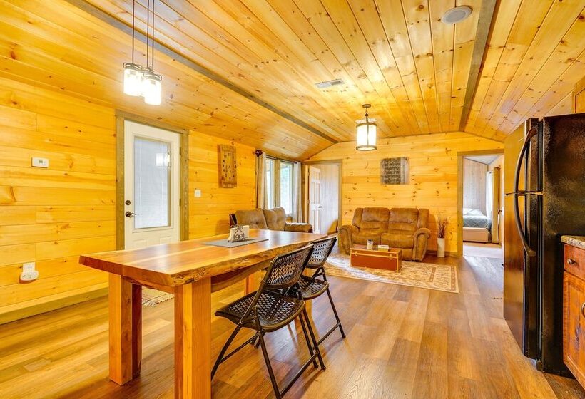 Cozy Howard Cabin: Hike, Hunt + Fish!