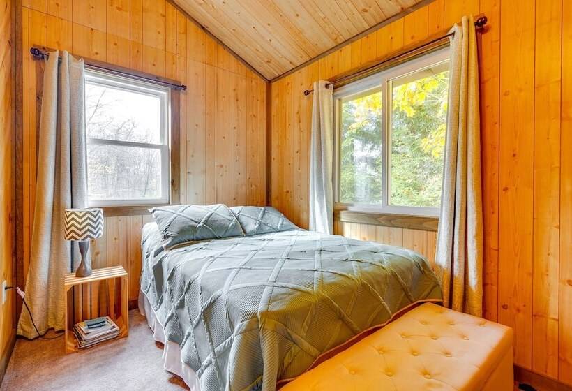 Cozy Howard Cabin: Hike, Hunt + Fish!