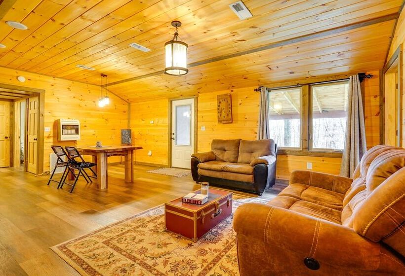 Cozy Howard Cabin: Hike, Hunt + Fish!