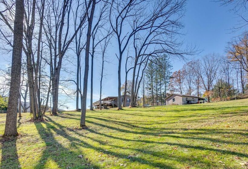 Cozy Huntingdon Escape: 19 Mi To Penn State Univ!