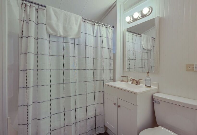 Cozy Huntingdon Escape: 19 Mi To Penn State Univ!