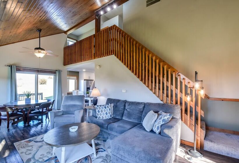 Cozy Illinois Abode W/ Deck & Grill, Near Golfing!