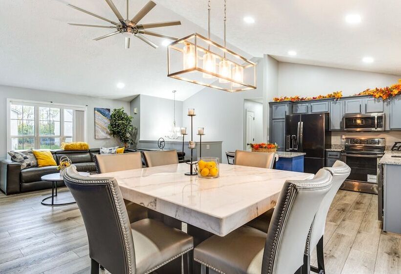 Cozy Ohio Home Deck, Arcade Games & Near Golfing