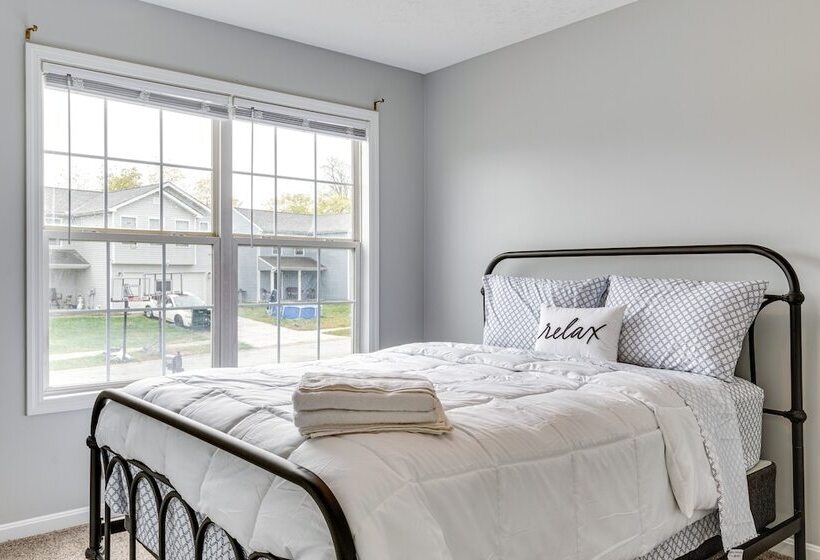 Cozy Ohio Home Deck, Arcade Games & Near Golfing