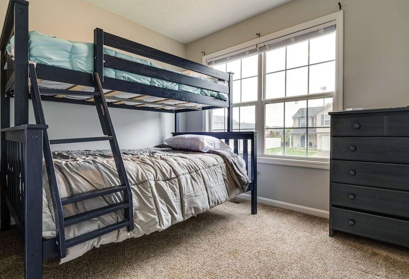 Cozy Ohio Home Deck, Arcade Games & Near Golfing