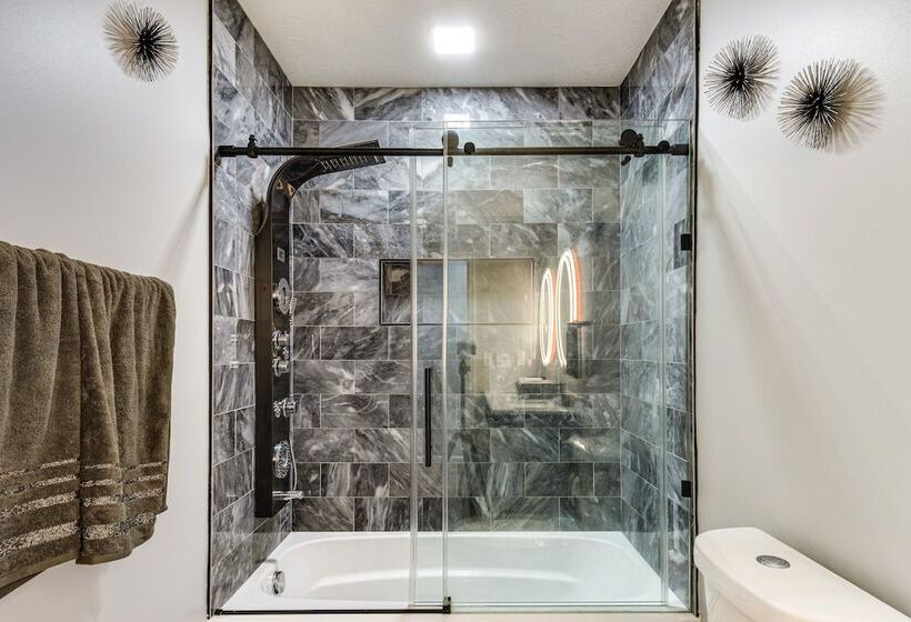 Cozy Ohio Home Deck, Arcade Games & Near Golfing