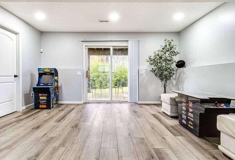 Cozy Ohio Home Deck, Arcade Games & Near Golfing