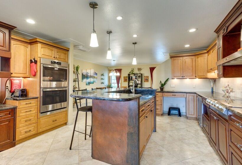 Furnished Deck + Fire Pit: Thornton Family Retreat