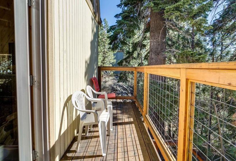 Cozy Truckee Cabin W/ Deck: 1 Mi To Donner Lake!