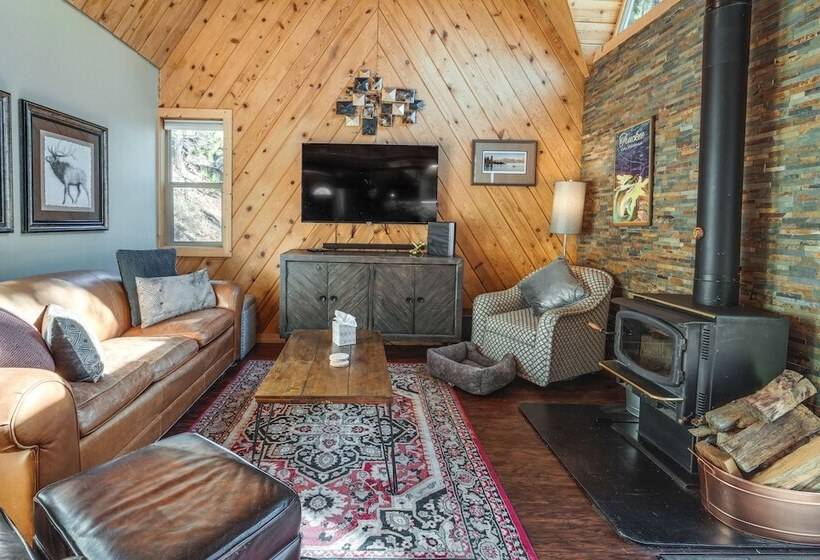 Cozy Truckee Cabin W/ Deck: 1 Mi To Donner Lake!