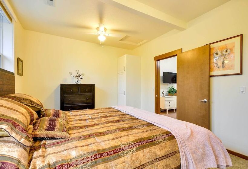 Dog Friendly Milwaukie Home: 9 Mi To Dtwn Portland