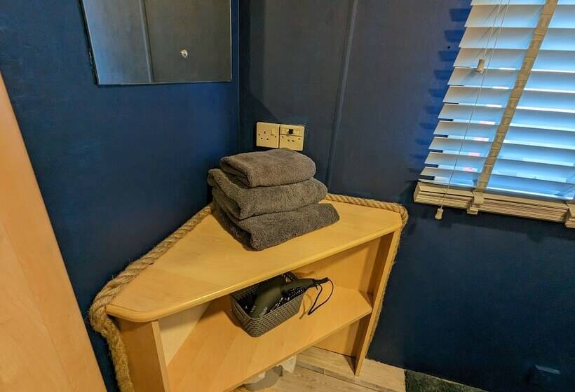 Driftwood Cabin   Dog Friendly, Anderby Creek