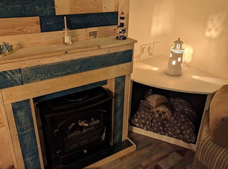 Driftwood Cabin   Dog Friendly, Anderby Creek