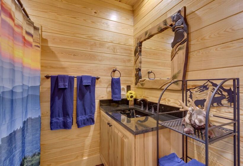 Dtwn Maggie Valley Cabin Near Blue Ridge Parkway!