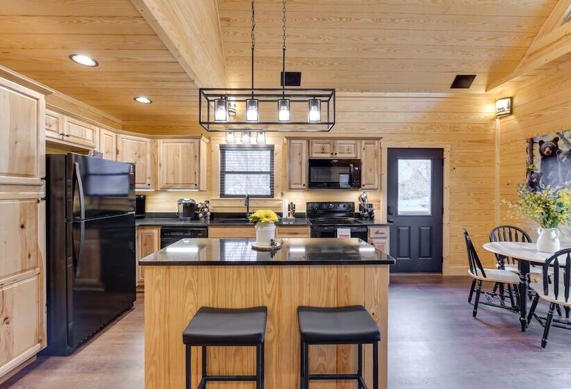 Dtwn Maggie Valley Cabin Near Blue Ridge Parkway!